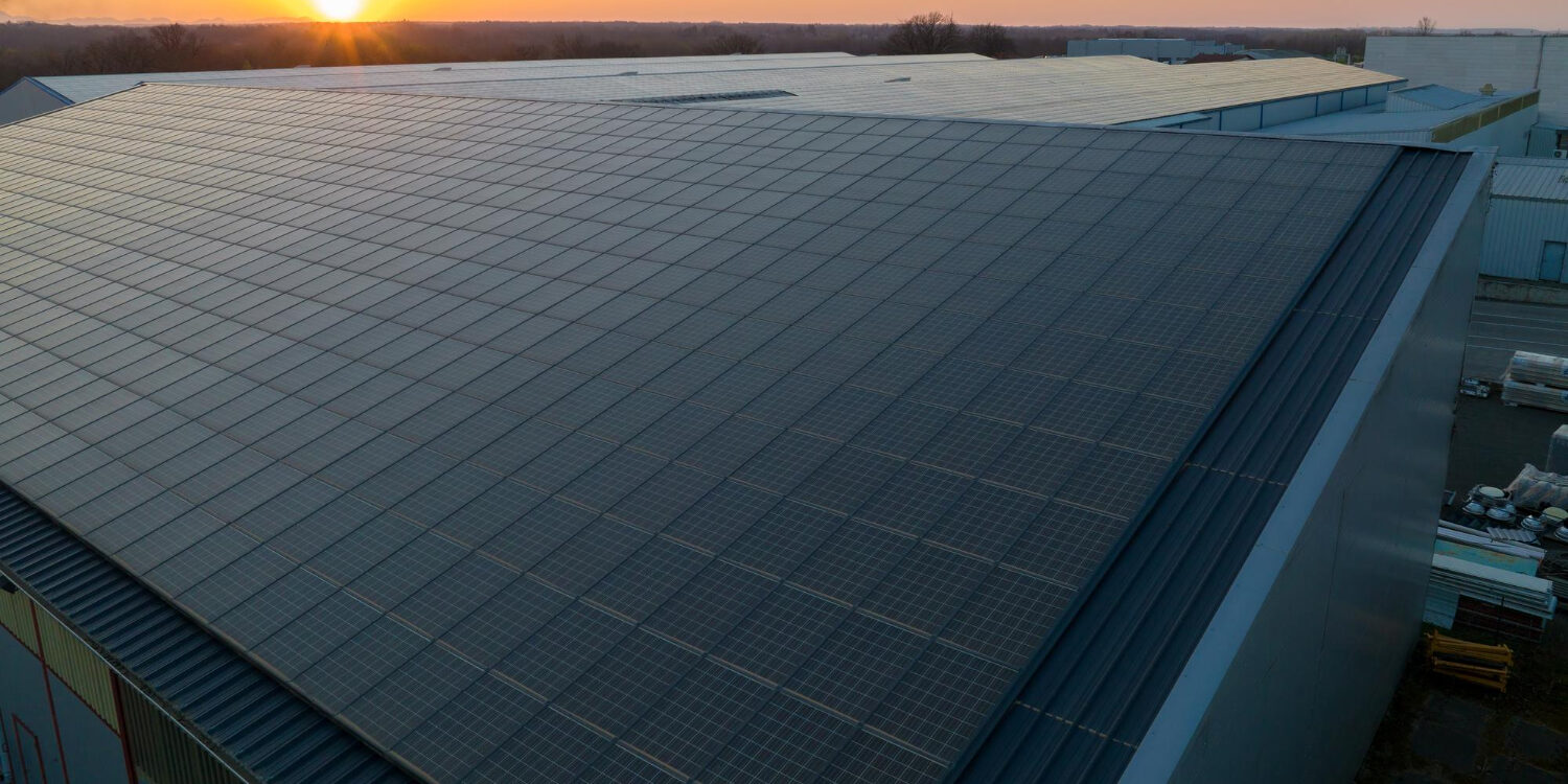 fotowoltaika na płaskim dachu